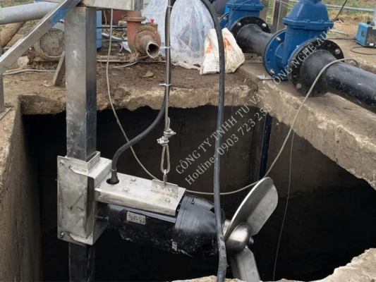 máy khuấy chìm thân gang