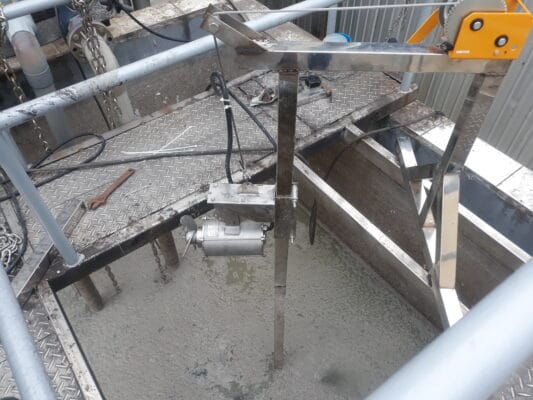 máy khuấy chìm inox 316 được lắp tại nhà máy xử lý nước thải