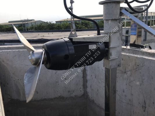 máy khuấy chìm CRI-MAN tại khu xử lý chất thải
